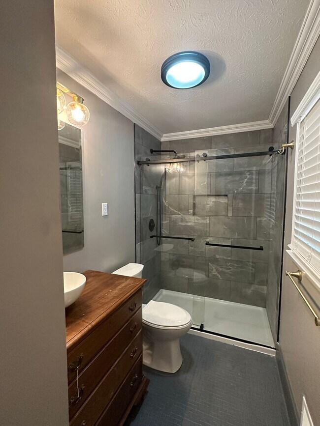 Building Photo - 11 Mountian Brook Rd.