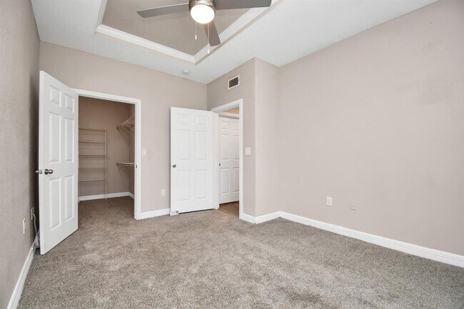 Building Photo - 3225 Woodland Park Dr
