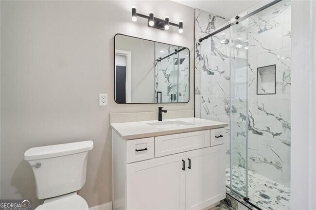 Building Photo - 2219 Lisa Dr SE