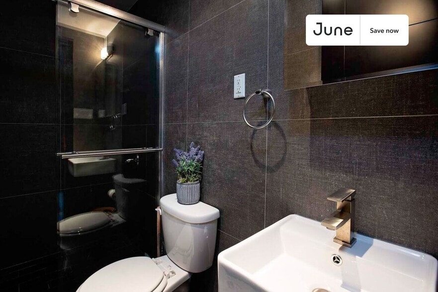 Building Photo - 320 Manhattan Ave