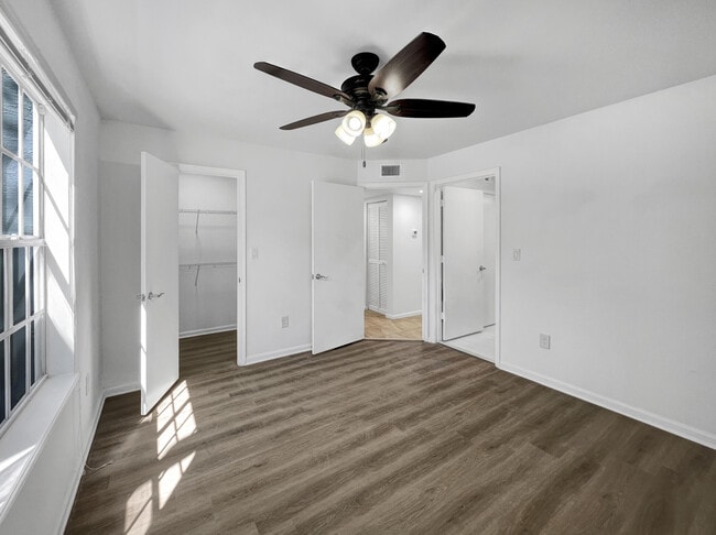 Building Photo - 1050 Crystal Way