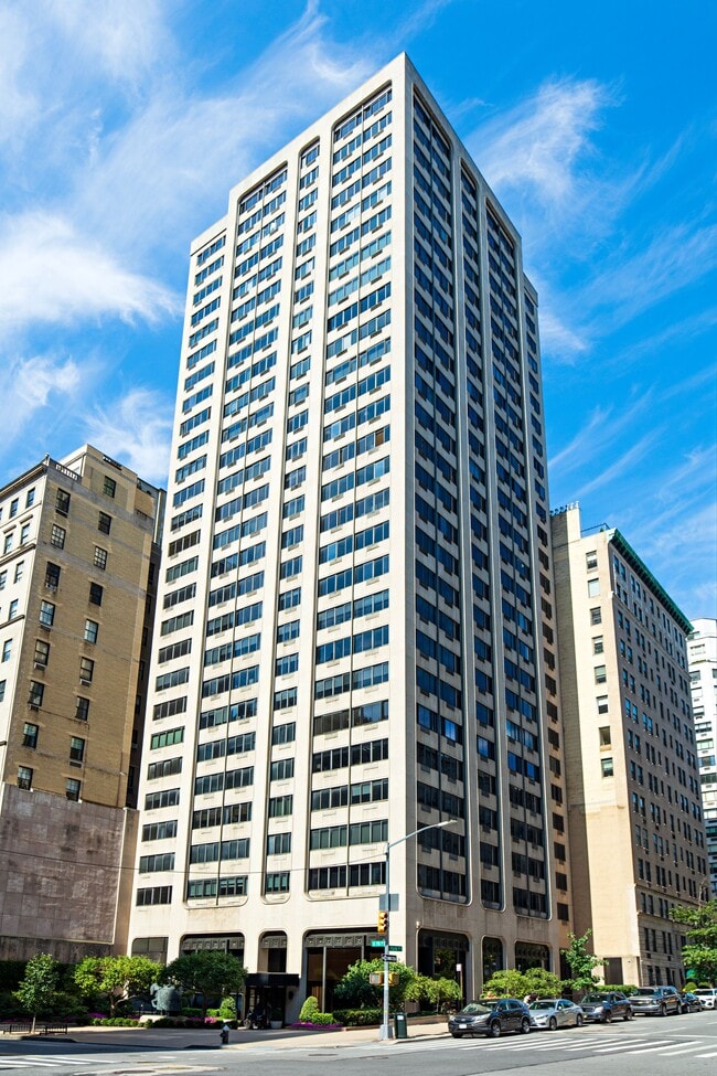 Building Photo - 900 Park Ave