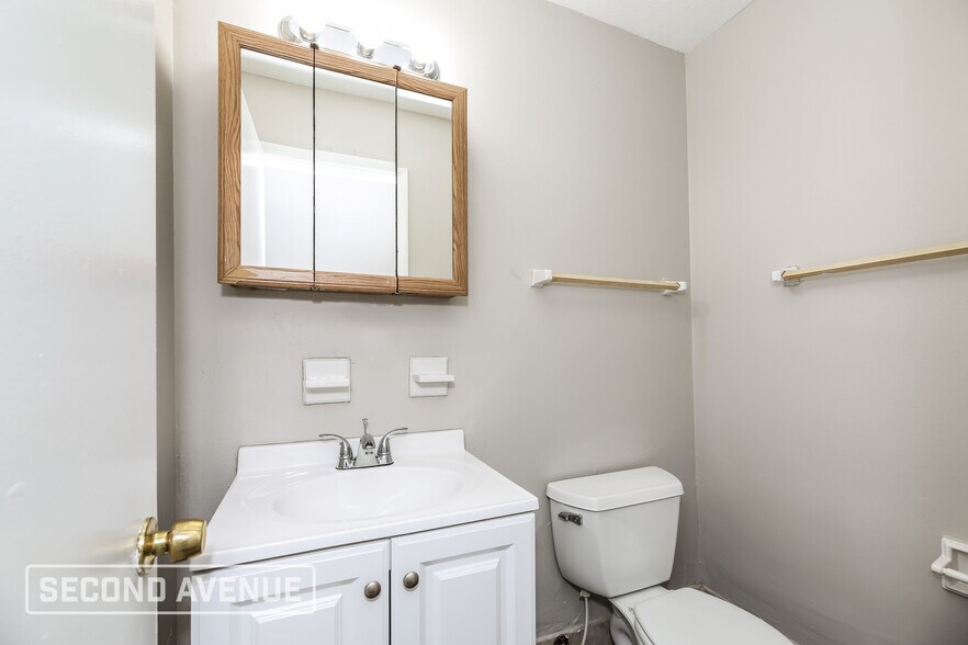 Building Photo - 9402 Devonshire Blvd