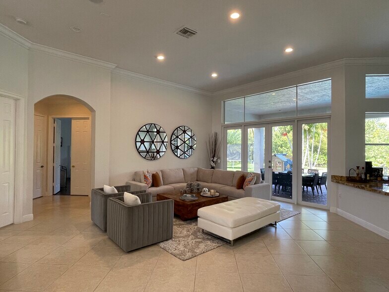 Family - 15001 SW 33rd St