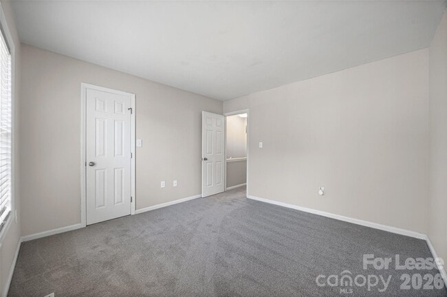 Building Photo - 704 Heritage Pkwy