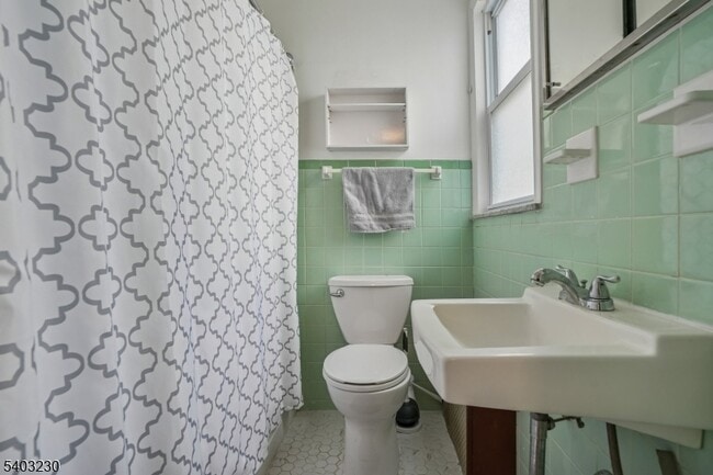 Building Photo - 216 William St