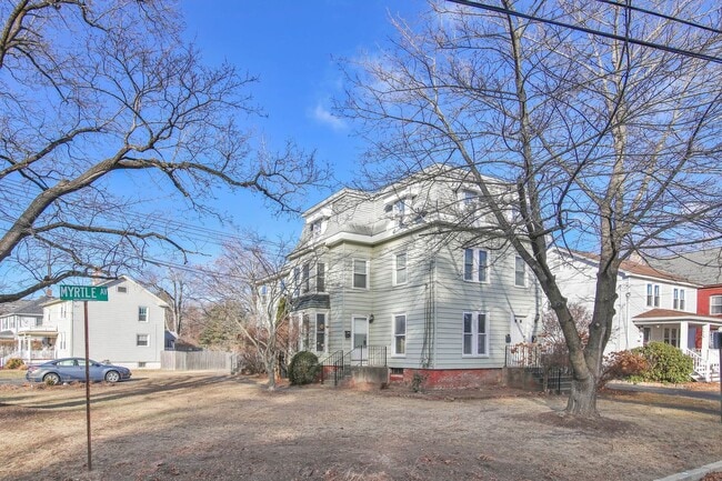 Building Photo - 15 Myrtle Ave