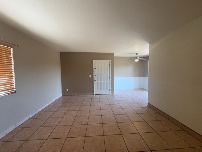 Building Photo - Available now! 2 Bedroom Condo!!!
