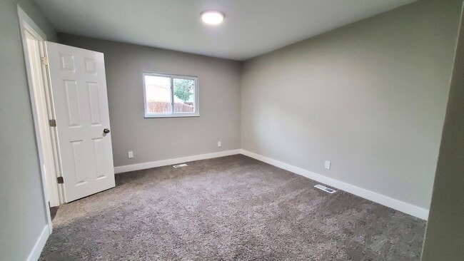 Building Photo - Beautifully updated home on Chippewa Road