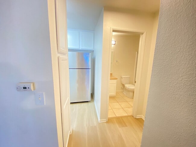 Building Photo - *Special* 1 Bedroom, 1 Bath Condo in Pacific Pines Community