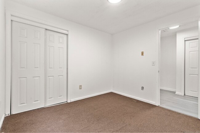 Building Photo - 123 Sumac St