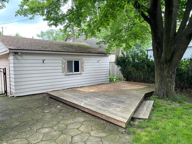 Building Photo - 1354 Catalpa Dr