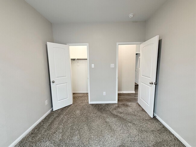 Building Photo - 14501 Sugar Pines Dr