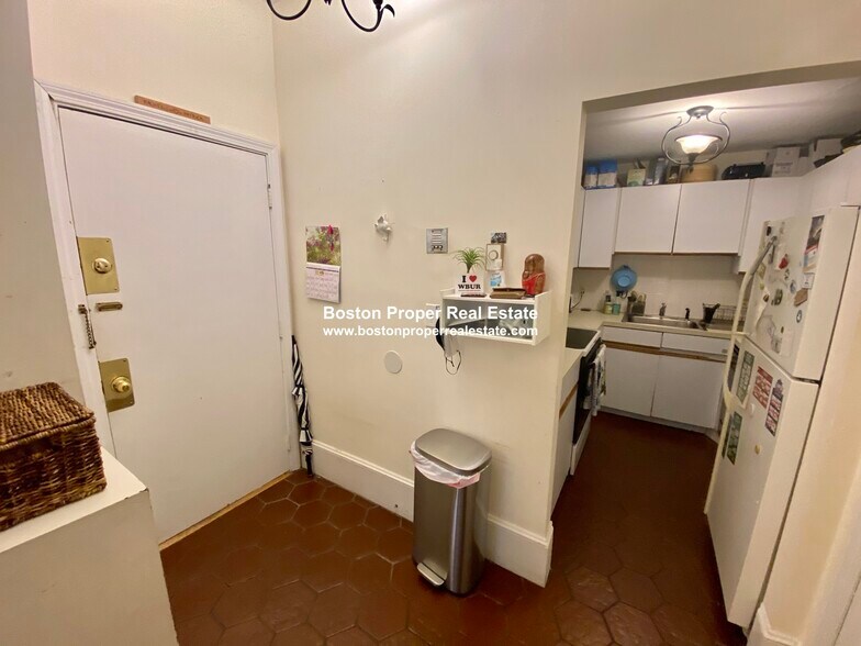 Building Photo - 477 Beacon St