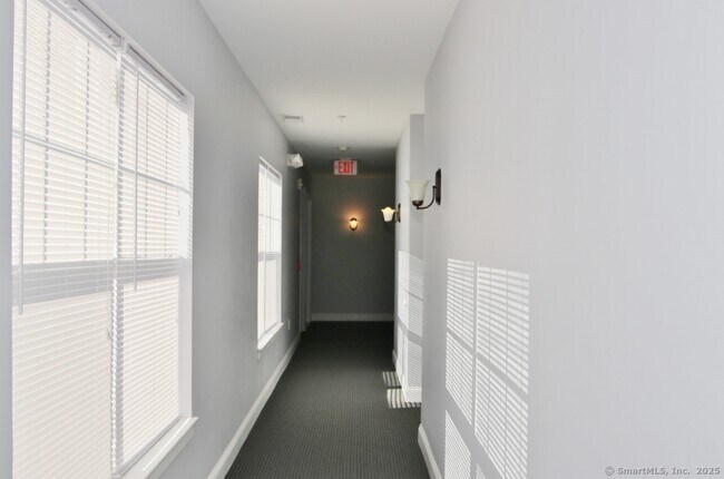 Building Photo - 947 Hope St