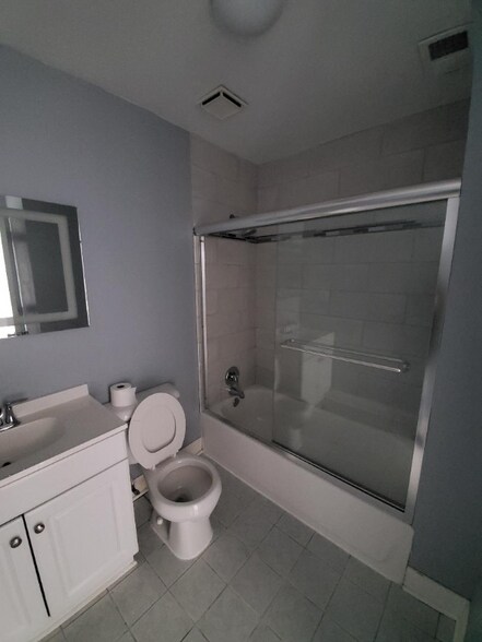 Primary Photo - 2200 W 19th St