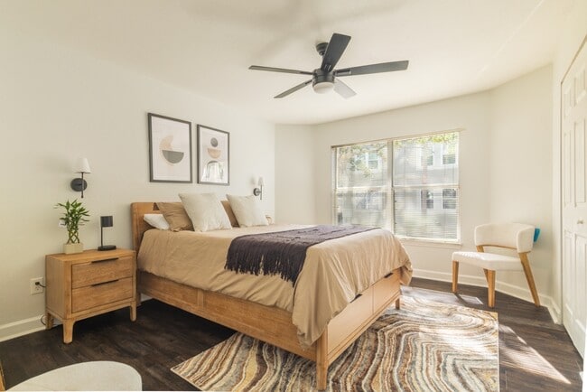 Building Photo - 708 Promenade Pl