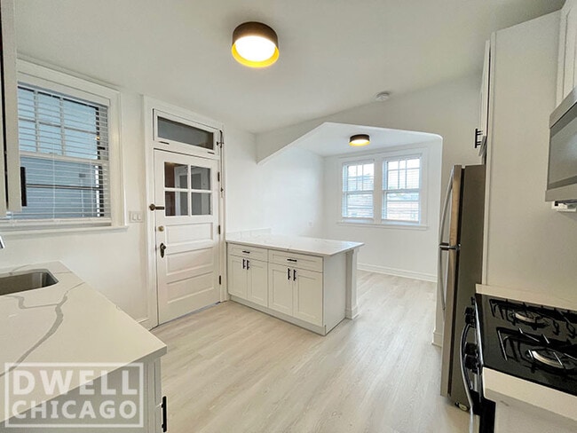 Building Photo - 5800 N Richmond St