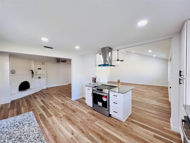 Building Photo - 9614 Ravensworth Dr