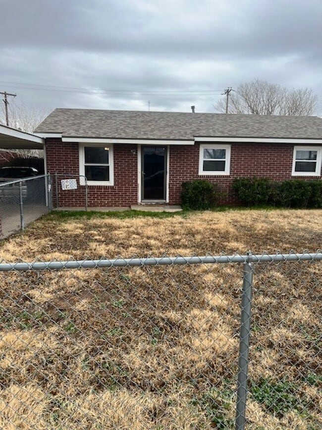 Building Photo - 2807 Vanda Ave