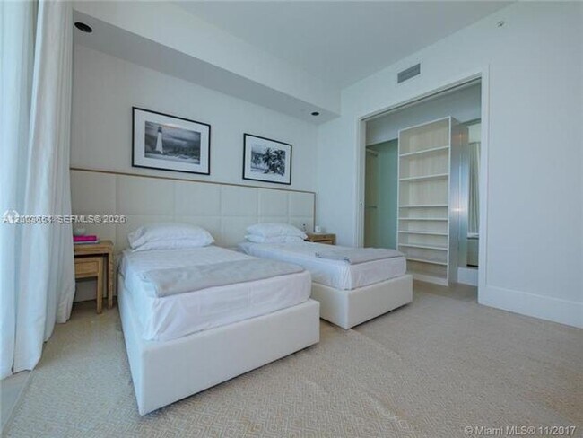 Building Photo - 10201 Collins Ave