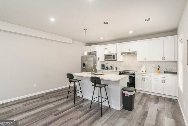 Building Photo - 138 Logan Pass Dr