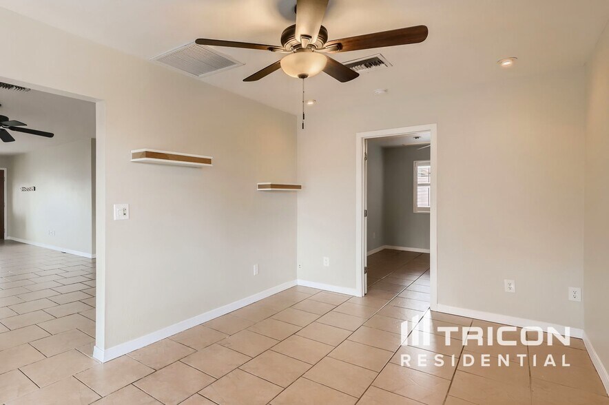 Building Photo - 2108 W Hermosa Dr