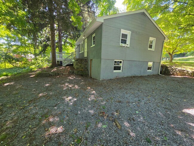 Building Photo - 102 Barbara Dr