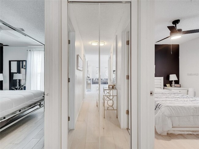 Building Photo - 4754 Lake Shore Dr