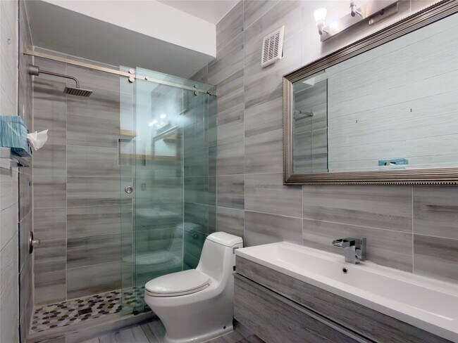 Building Photo - 6500 Harbor Town Dr