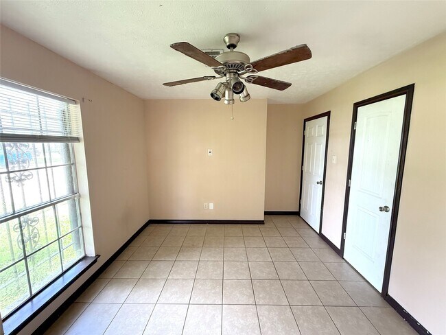 Building Photo - 7130 Kings Dr