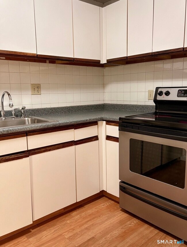 Building Photo - 70 Burgundy Hill Ln