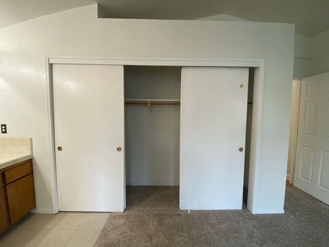 Building Photo - 1947 Henshaw Ave