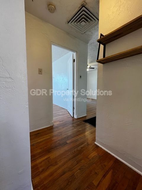 Building Photo - 3531 Ross Ave SE