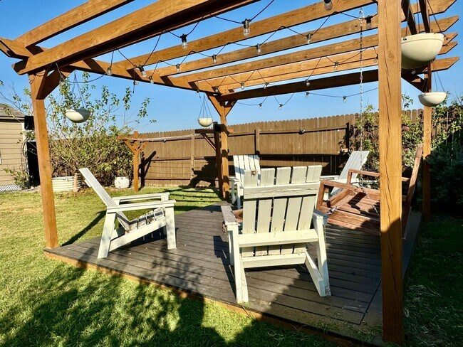 Building Photo - AVAILABLE SOON!