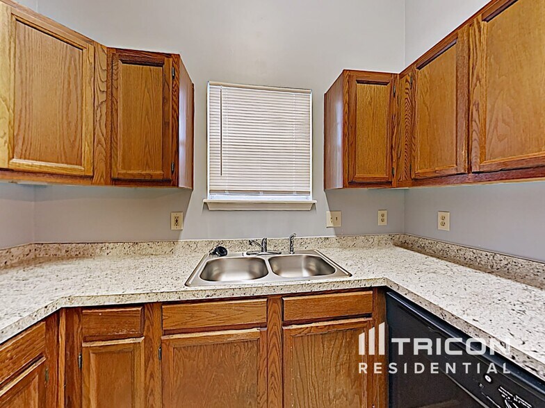 Building Photo - 225 Salusbury Ln