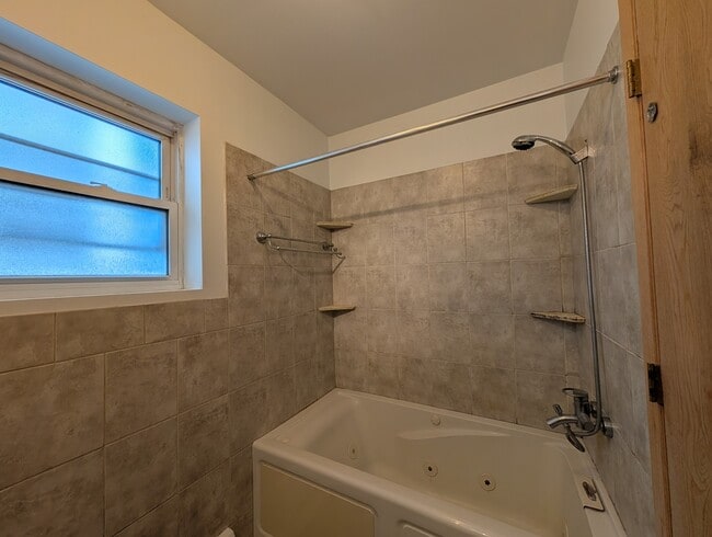 Building Photo - 1502 W Hollywood Ave