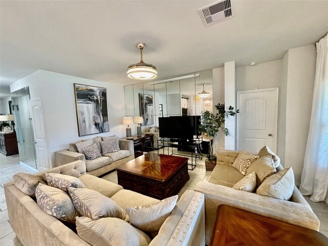 Building Photo - 1916 Thorndyke Ln