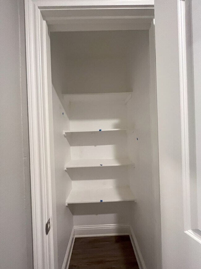 Building Photo - Country Heights #202