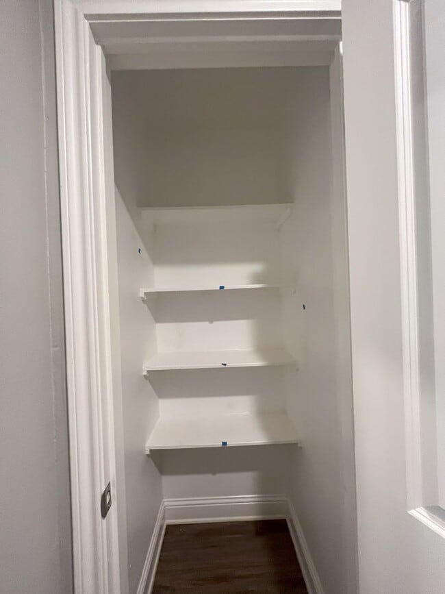 Building Photo - Country Heights #502