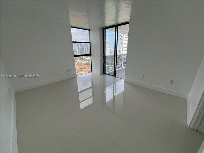 Building Photo - 20505 E Country Club Dr