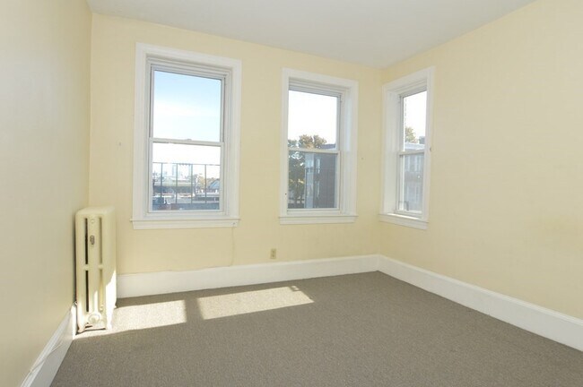Building Photo - 178 Brighton Ave