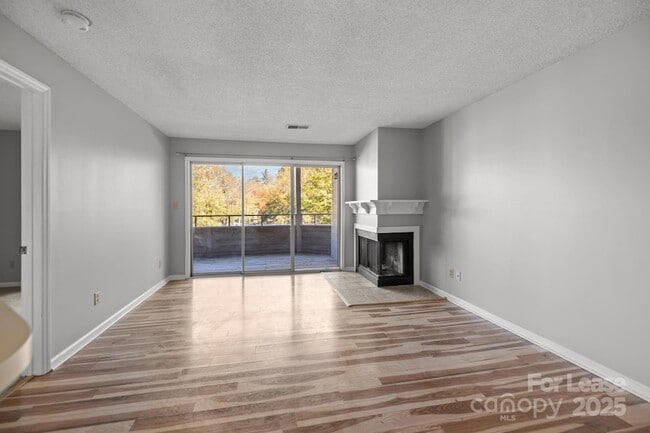 Building Photo - 2505 Stockbridge Dr