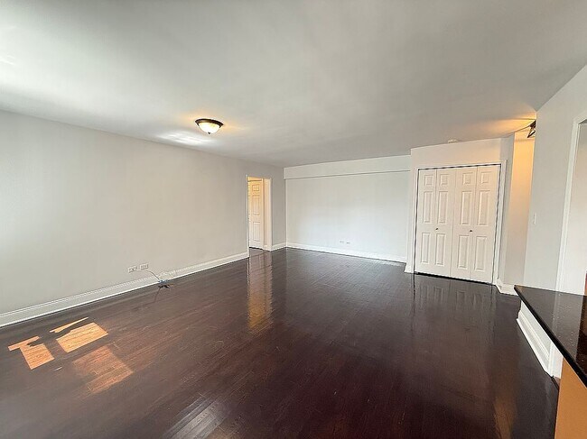 Building Photo - 105-25 67th Rd