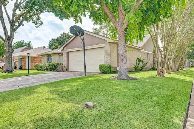 Building Photo - 16355 Sierra Grande Dr