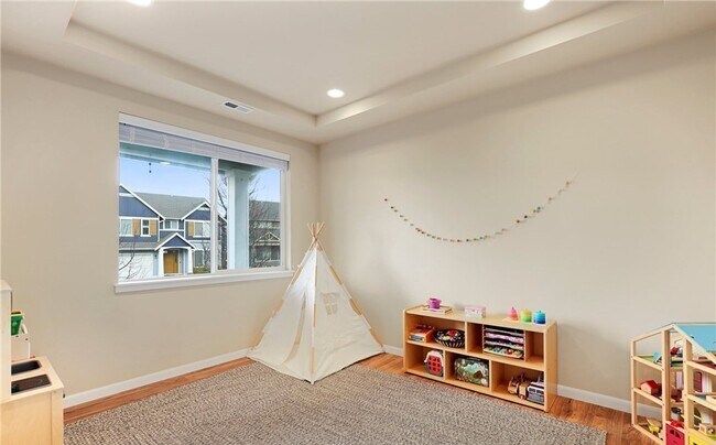 Building Photo - Beautiful large 4 bedroom home in the High...