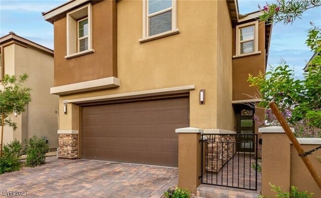 Building Photo - 12556 Skylight View St