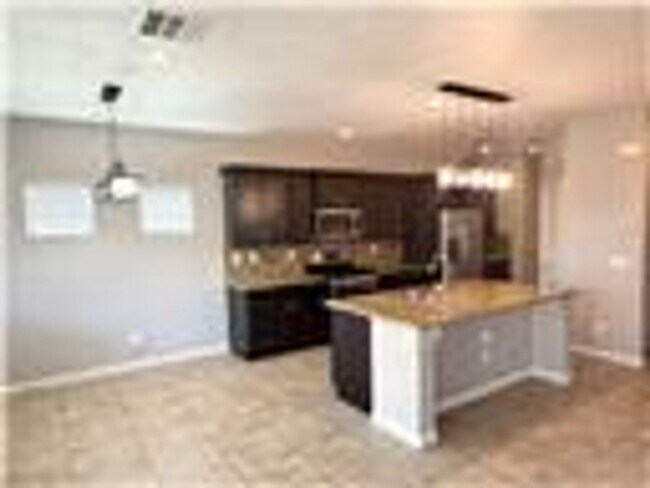 Building Photo - spacious 4 bedroom 2.5 bath home