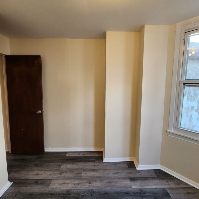 Building Photo - 2450 N Fairhill St