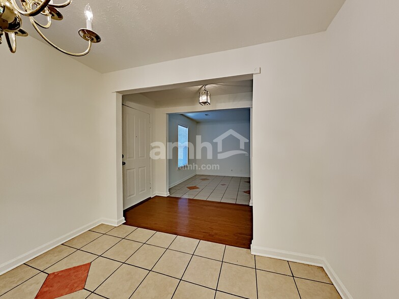 Building Photo - 2425 Edencrest Dr